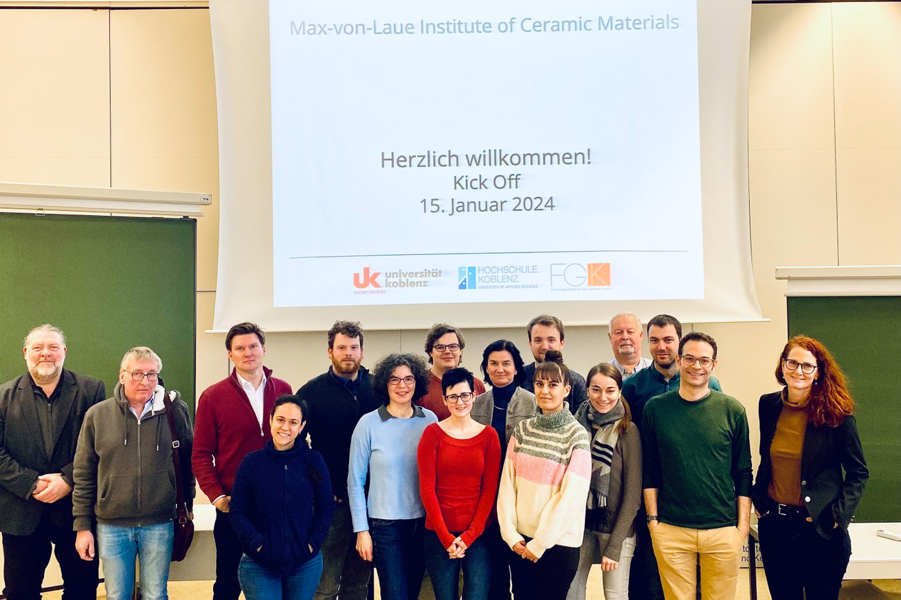 Zahlreiche Akteure des Max-von-Laue Institute of Ceramic Materials trafen sich zum Kick-Off. Bild: Universität Koblenz / Jewgenia Weißhaar