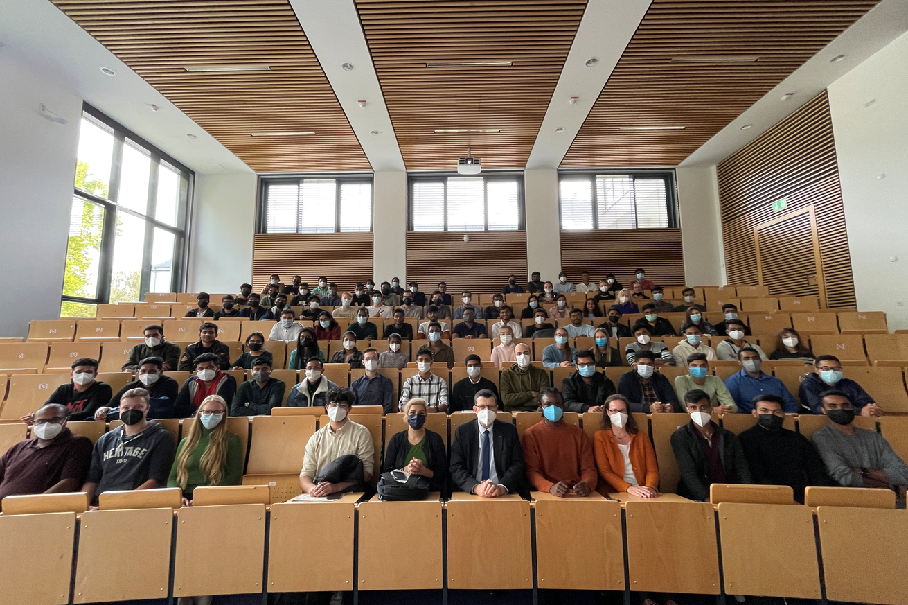 In einer feierlichen Begrüßungsveranstaltung wurden internationale Studienbeginner aus verschiedenen Ländern an der Universität in Koblenz willkommen geheißen. Bild: Universität Koblenz-Landau / Anette Neder
