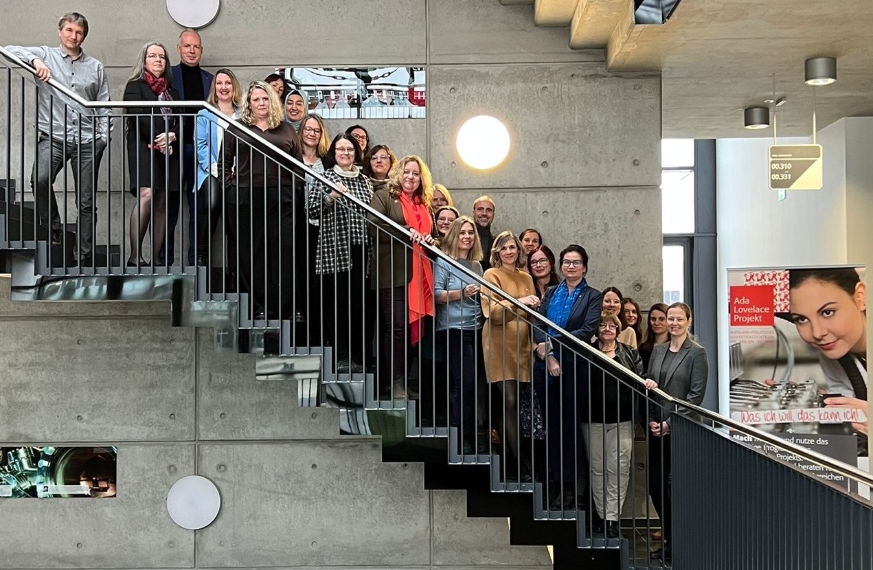 Ein wichtiges Signal für die MINT-Bildung: Das Land hat die notwendigen Stellen für das Ada-Lovelace-Projekt fest verankert und die Fördermittel ab 2025 verstetigt. Bild: Johanna Zeuner/Ada-Lovelace-Projekt JGU Mainz