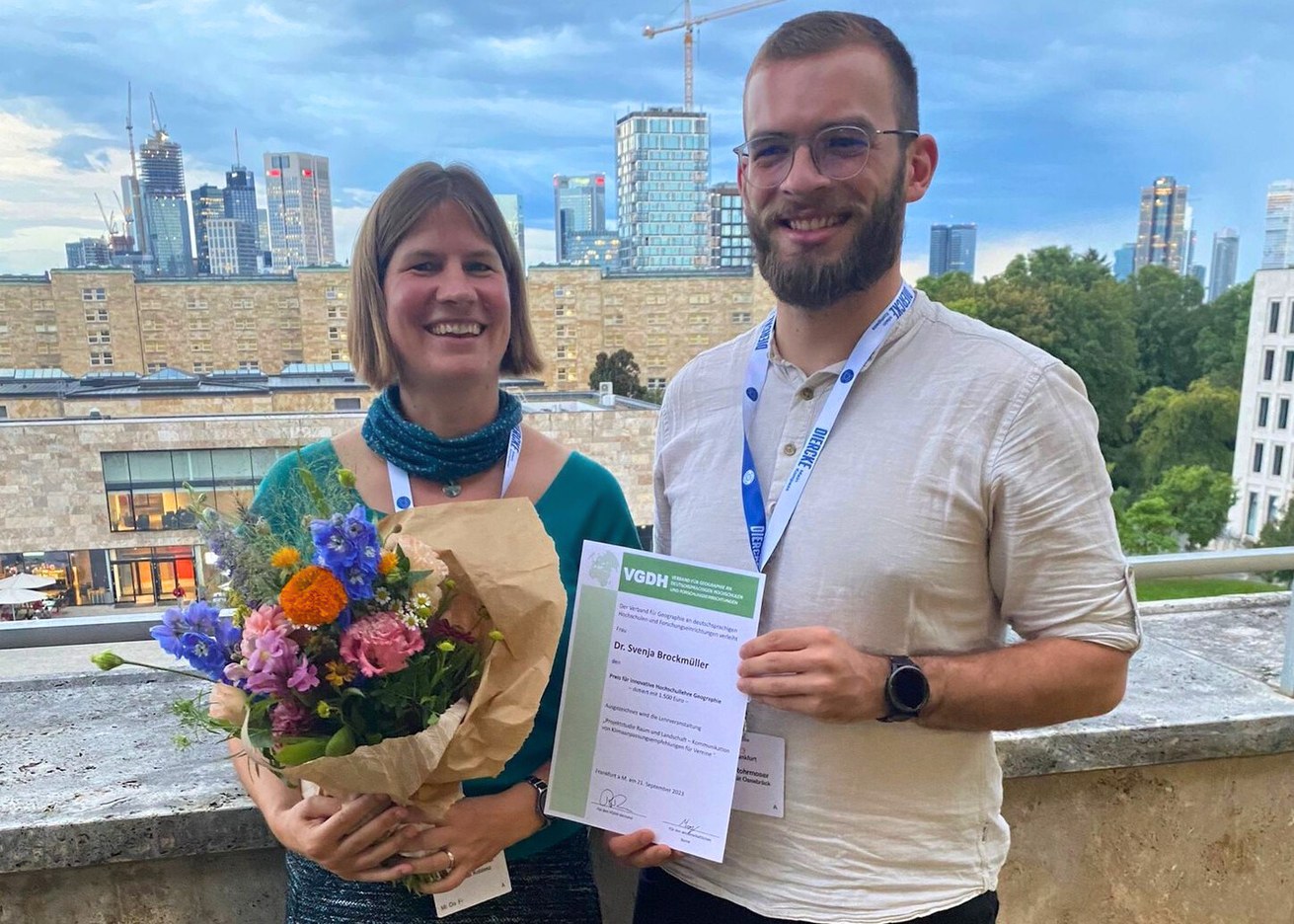 Preisträgerin Dr. Svenja Brockmüller mit Laudator Malte Rohrmoser.