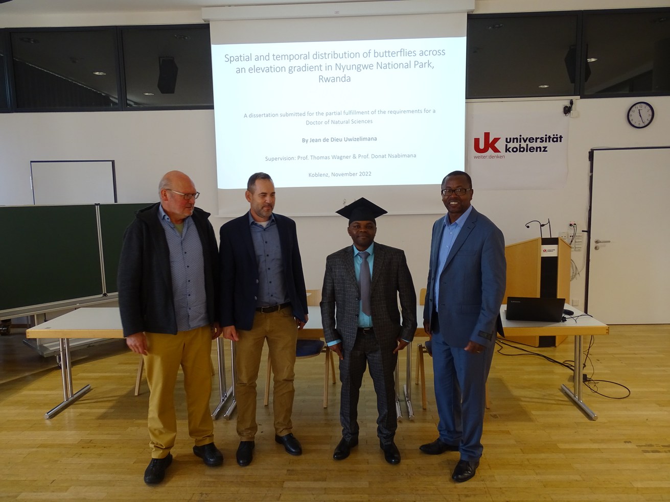 v.l.n.r.: Prof. Dr. Thomas Wagner, Prof. Dr. Bernhard Köppen, Jean de Deiu Uwizelimana und Prof. Dr. Donat Nsabimana. Bild: Siegmar Seidel, Universität Koblenz